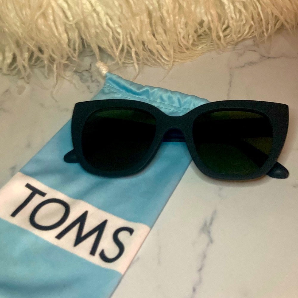 TOMS sunglasses travelers collection.